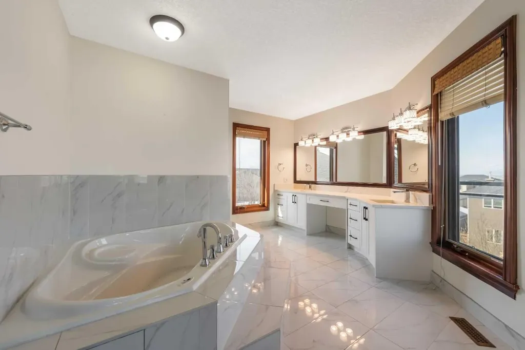 8 Coulee Park SW Calgary AB T3H 5J5