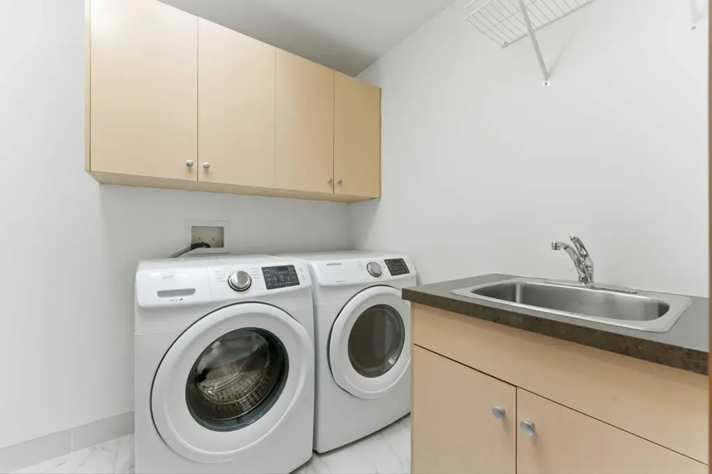 8 Coulee Park SW Calgary AB T3H 5J5