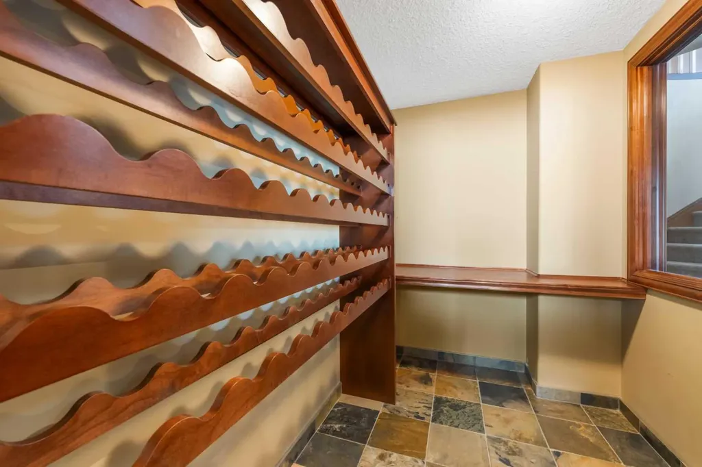 8 Coulee Park SW Calgary AB T3H 5J5