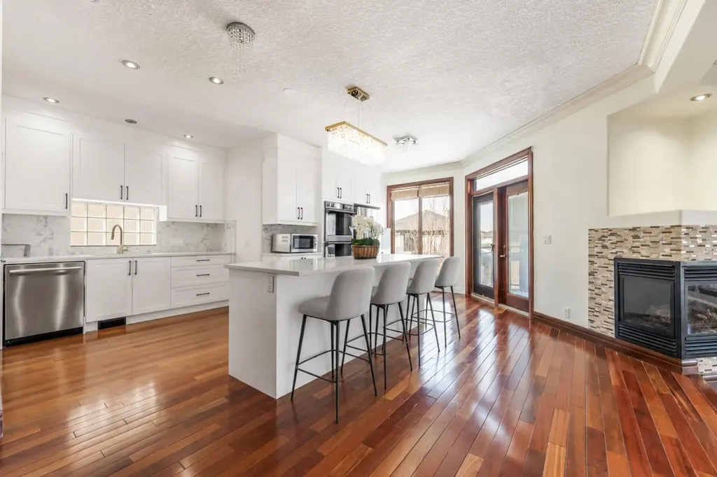 8 Coulee Park SW Calgary AB T3H 5J5