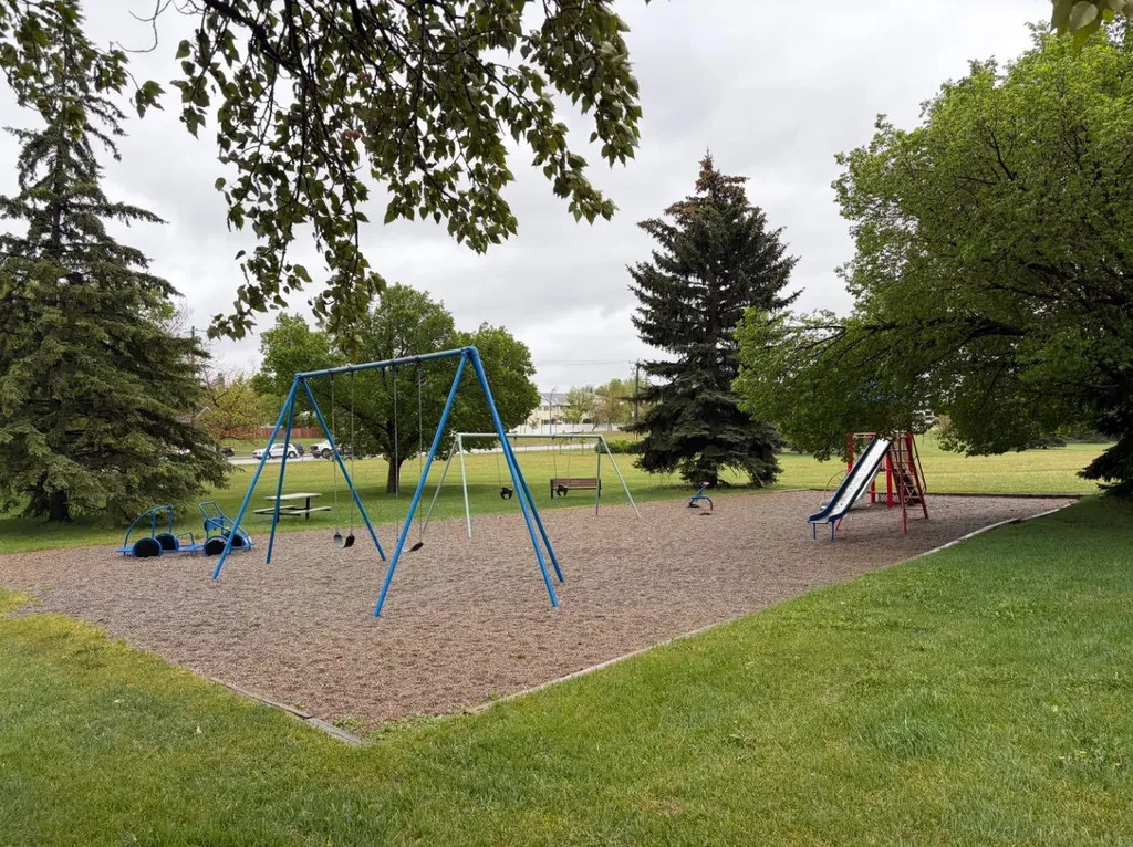 80 Galbraith Drive SW Calgary AB T3E 4Z6