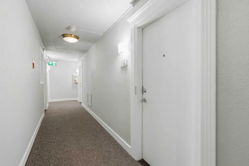 80 Galbraith Drive SW Calgary AB T3E 4Z6