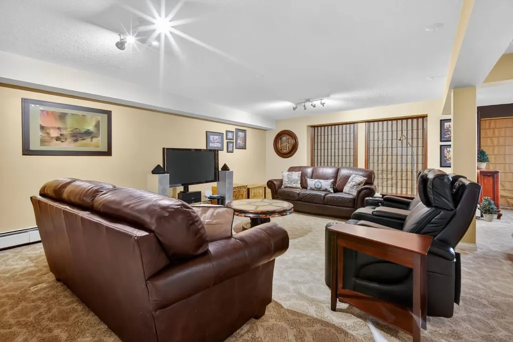 102 West Terrace Crescent Cochrane AB T4C1R9