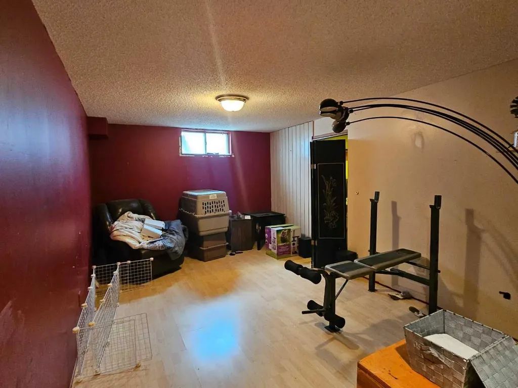 406 8 Street S Beiseker AB T0M 0G0