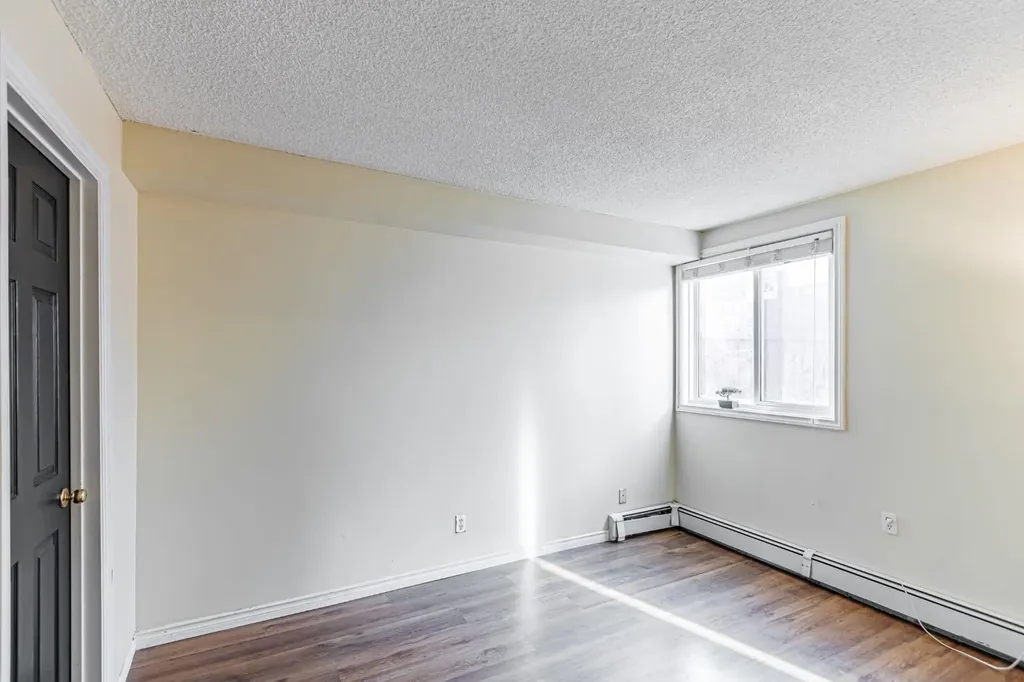 6827 Centre Street N Calgary AB T2K 5C4