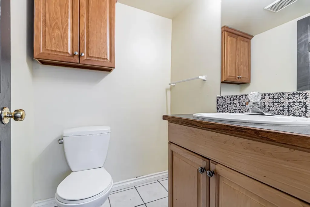 6827 Centre Street N Calgary AB T2K 5C4