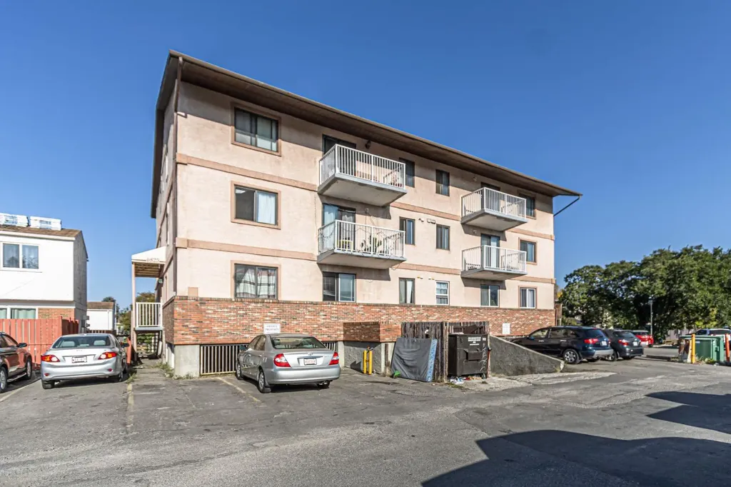 6827 Centre Street N Calgary AB T2K 5C4