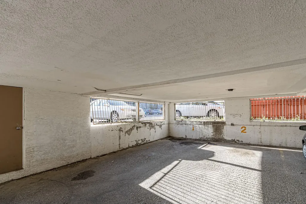 6827 Centre Street N Calgary AB T2K 5C4