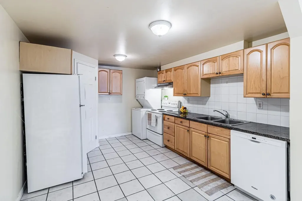 6827 Centre Street N Calgary AB T2K 5C4
