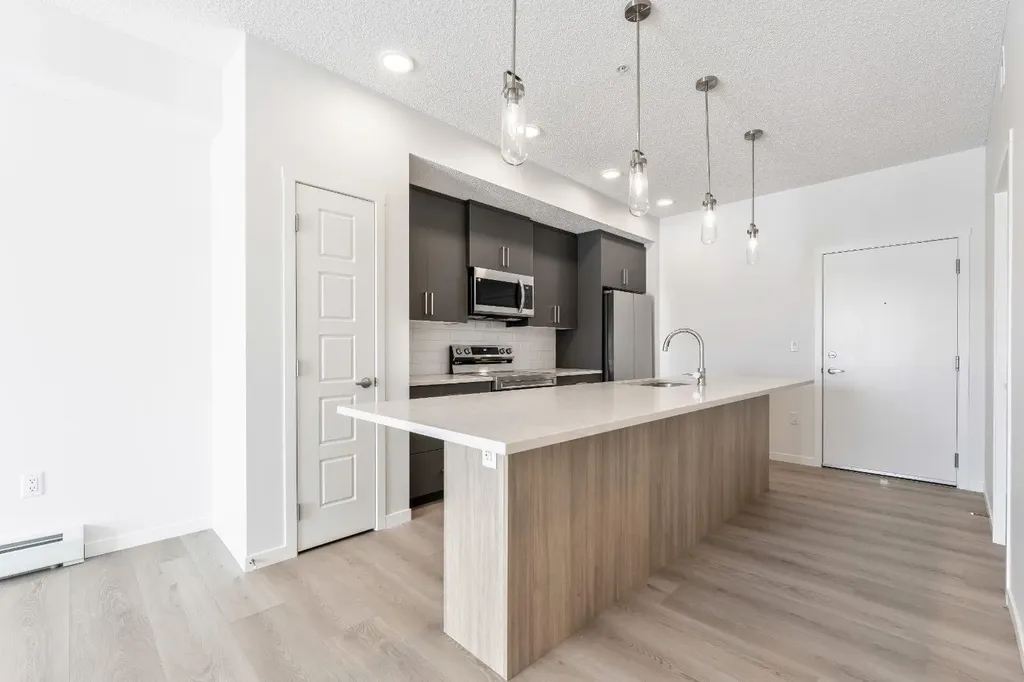 245 Edith Place NW Calgary AB T3R 2M7