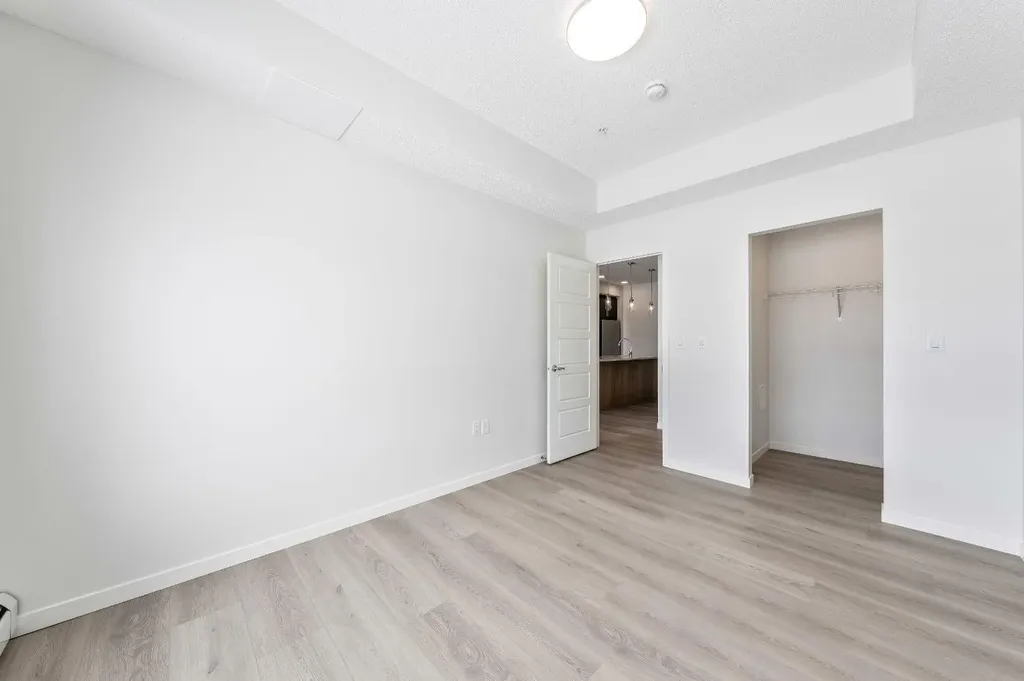 245 Edith Place NW Calgary AB T3R 2M7