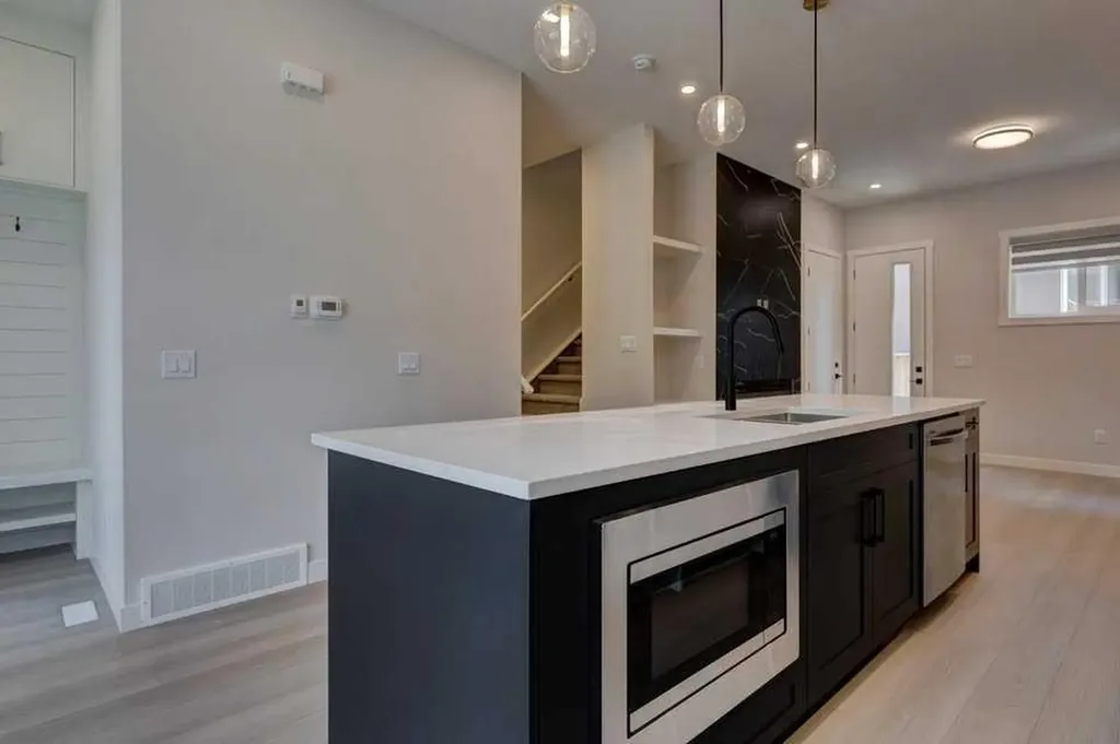 602 11 Avenue NE Calgary AB T2E 0Z7