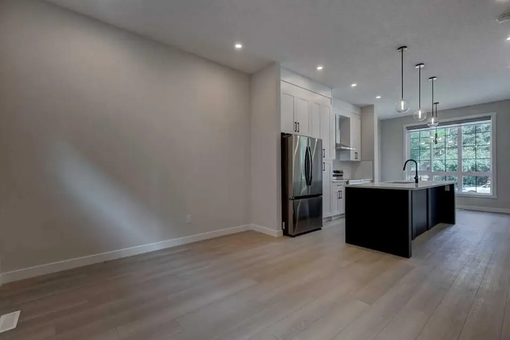 602 11 Avenue NE Calgary AB T2E 0Z7