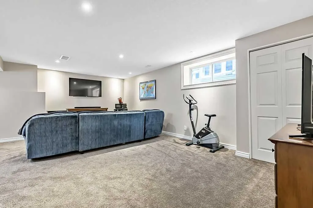 280 Copperstone Gardens SE Calgary AB T2Z 0R6