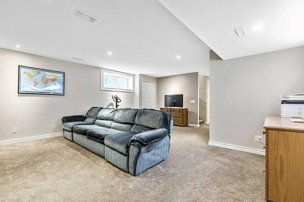 280 Copperstone Gardens SE Calgary AB T2Z 0R6