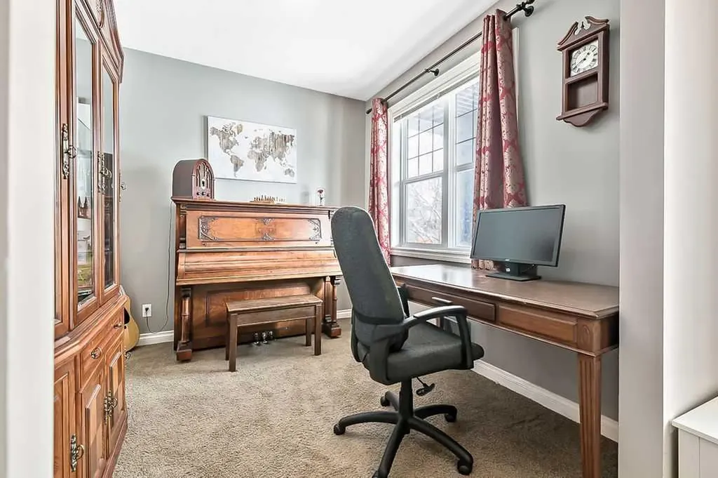 280 Copperstone Gardens SE Calgary AB T2Z 0R6