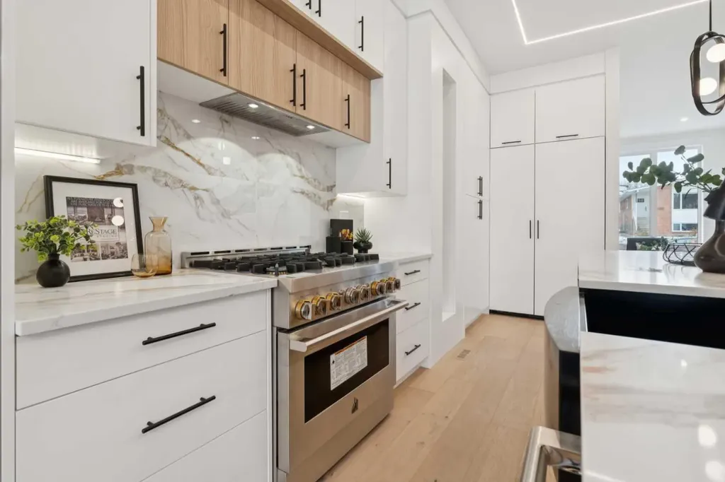 4214 16 Street SW Calgary AB T2T 4H6