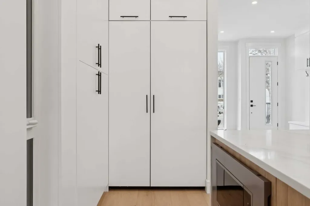 4214 16 Street SW Calgary AB T2T 4H6