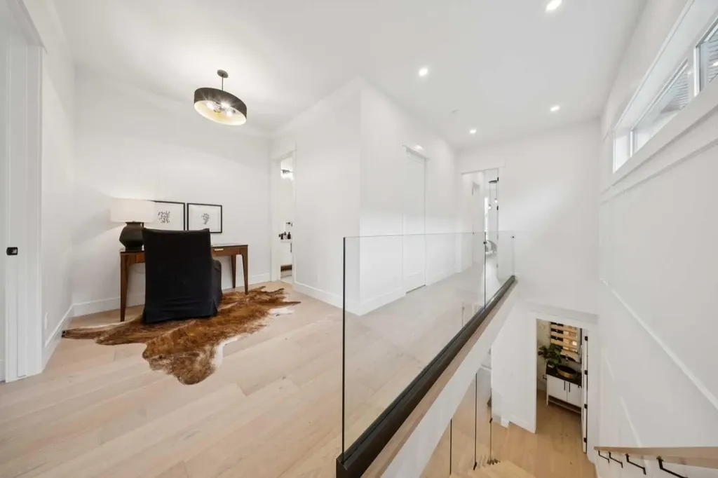 4214 16 Street SW Calgary AB T2T 4H6