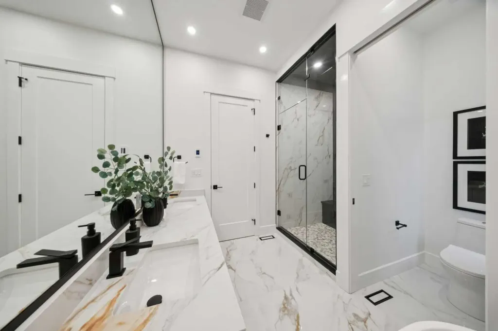 4214 16 Street SW Calgary AB T2T 4H6