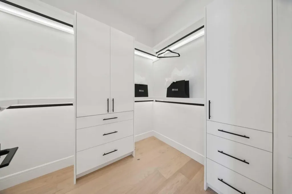 4214 16 Street SW Calgary AB T2T 4H6