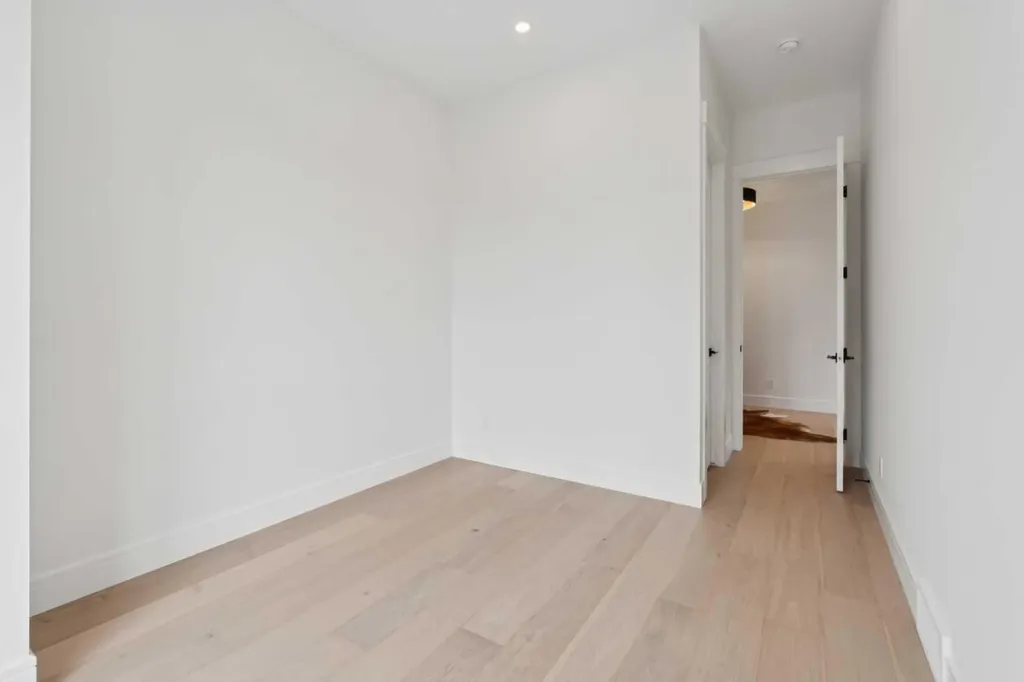 4214 16 Street SW Calgary AB T2T 4H6