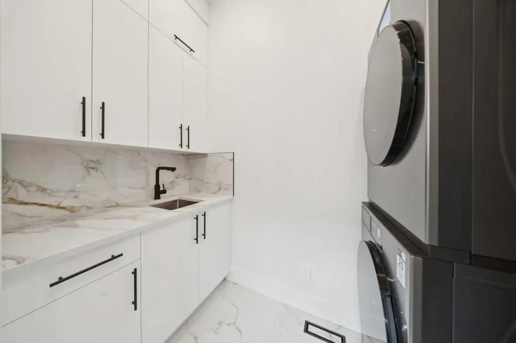 4214 16 Street SW Calgary AB T2T 4H6