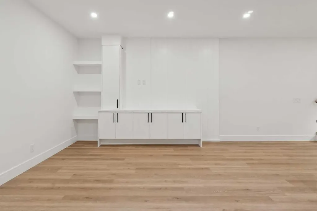 4214 16 Street SW Calgary AB T2T 4H6