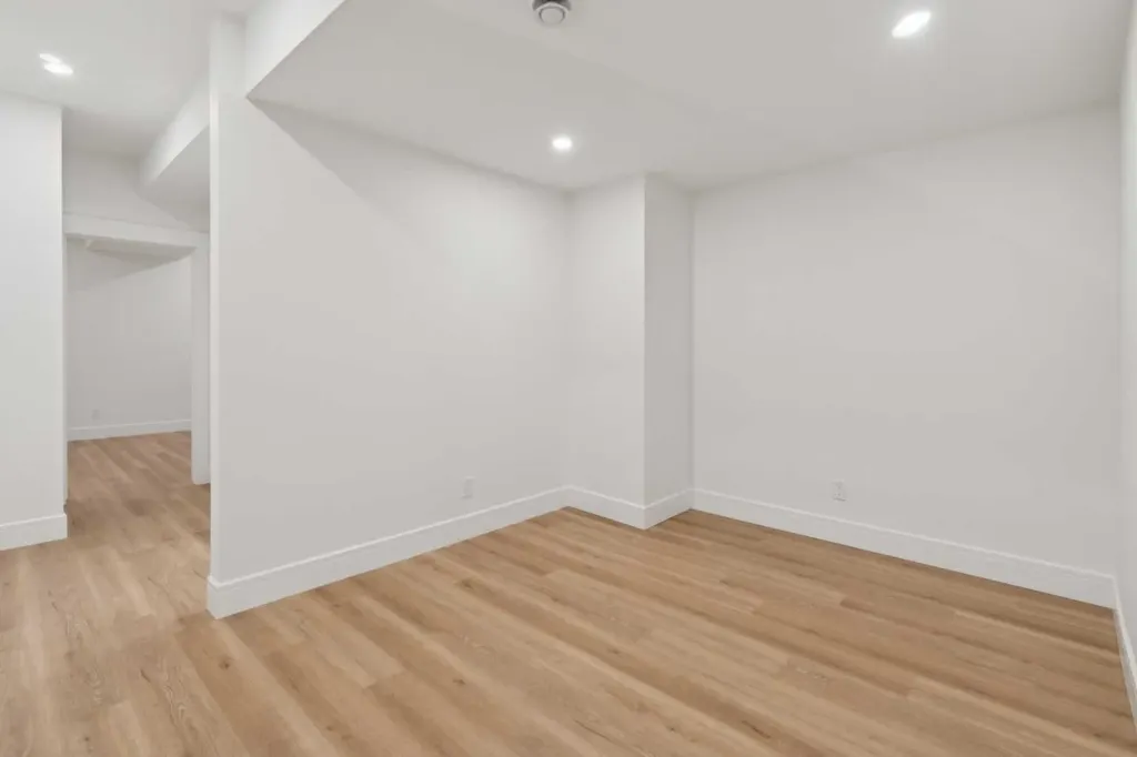 4214 16 Street SW Calgary AB T2T 4H6