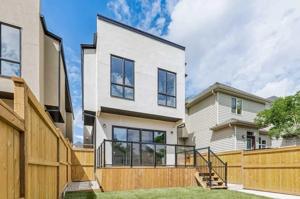 4214 16 Street SW Calgary AB T2T 4H6