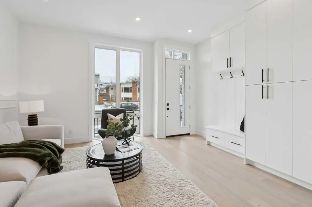 4214 16 Street SW Calgary AB T2T 4H6