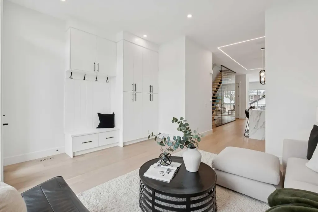 4214 16 Street SW Calgary AB T2T 4H6