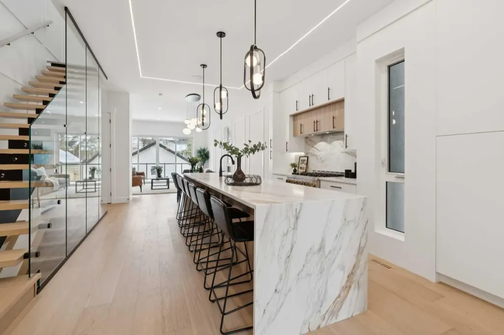 4214 16 Street SW Calgary AB T2T 4H6