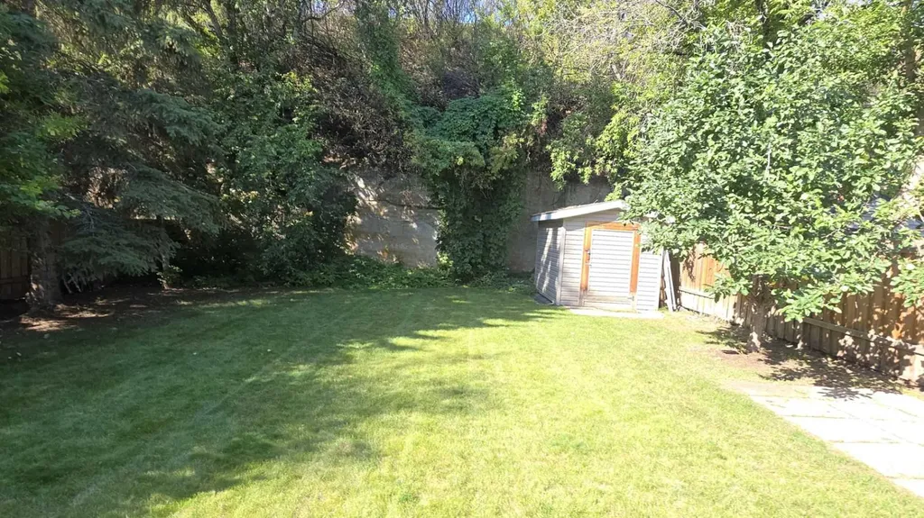 10722 91 Street Peace River AB T8S1R1