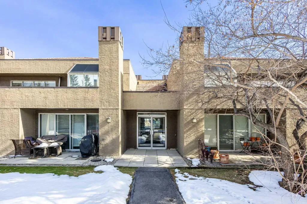 108 Village Heights SW Calgary AB T3H 2L2