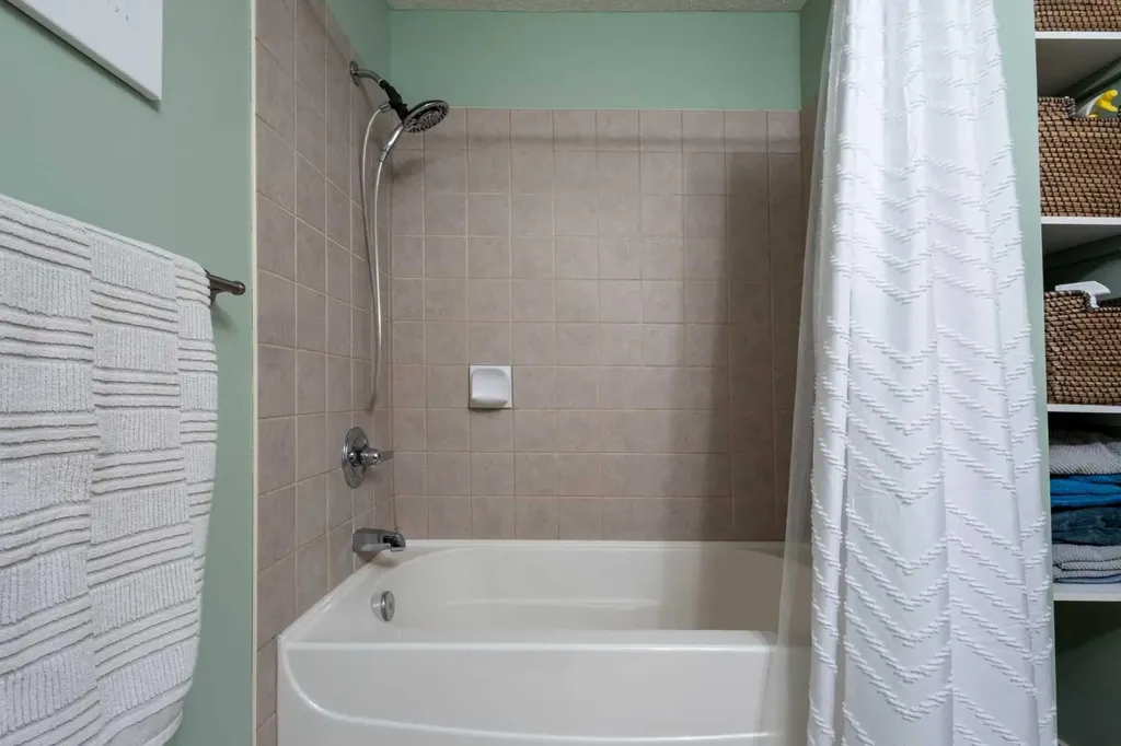 108 Village Heights SW Calgary AB T3H 2L2