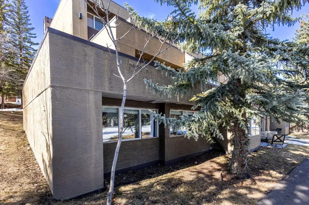 108 Village Heights SW Calgary AB T3H 2L2