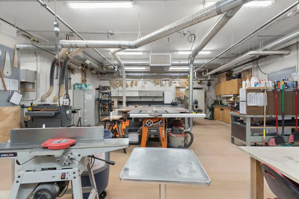 2330 Fish Creek Boulevard SW Calgary AB T2Y 0L1