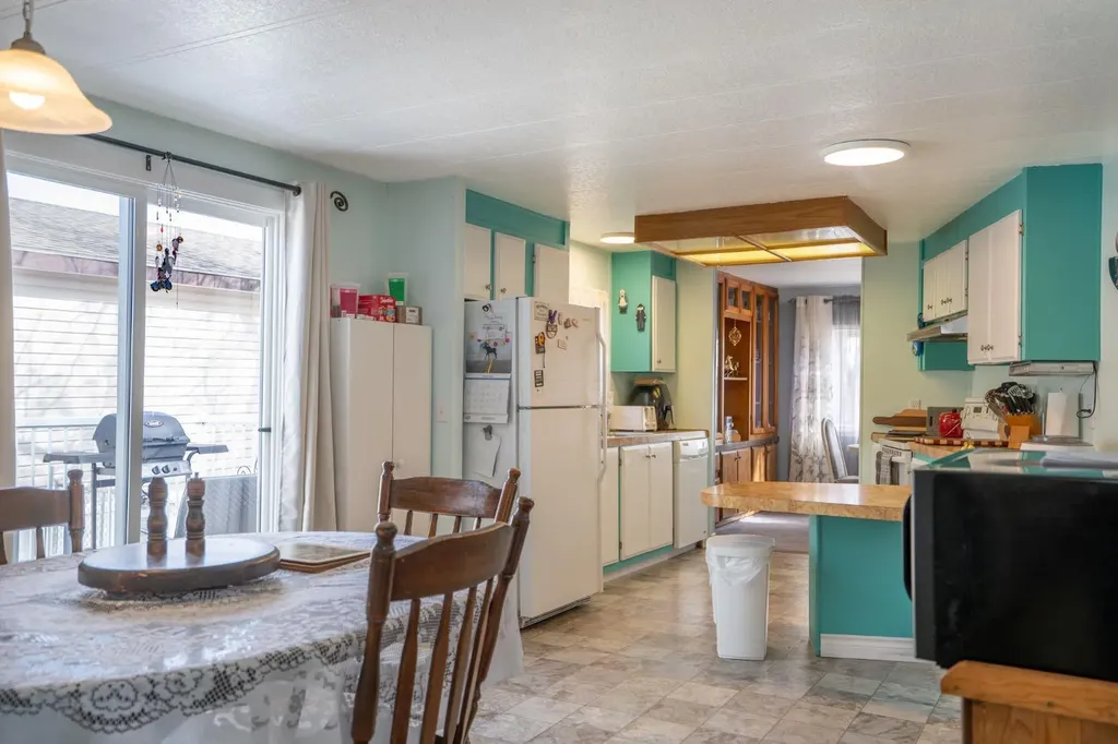 4202 45 Street Wetaskiwin AB T9A 2L3