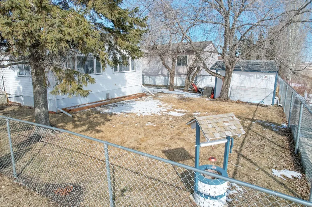4202 45 Street Wetaskiwin AB T9A 2L3