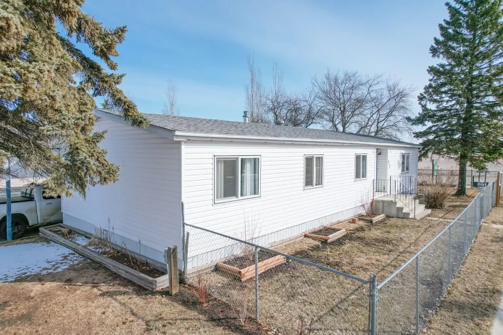 4202 45 Street Wetaskiwin AB T9A 2L3