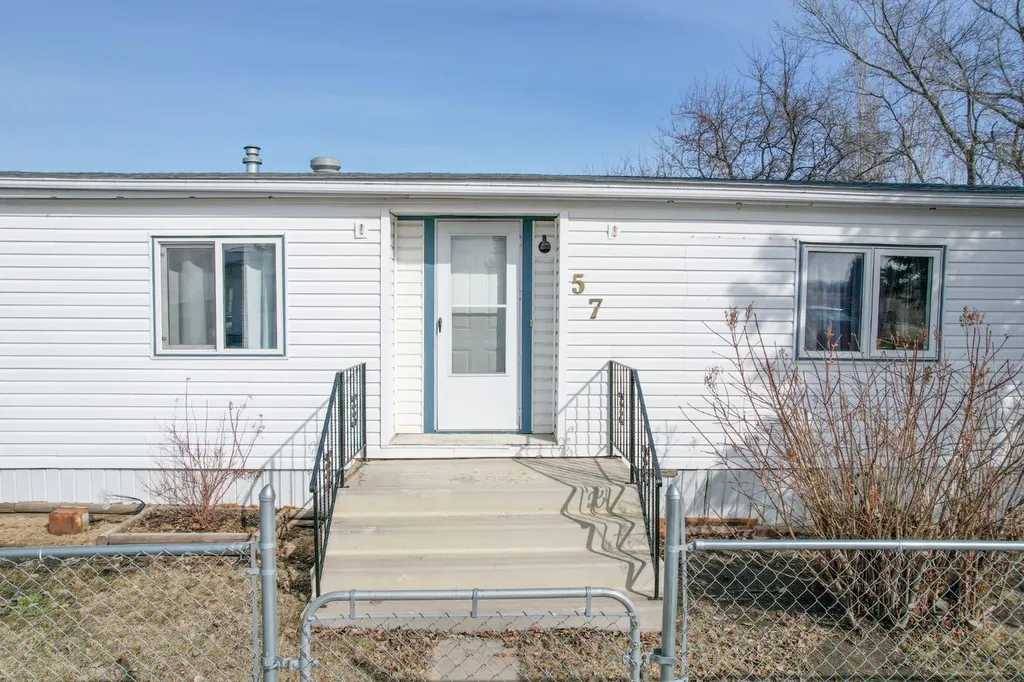 4202 45 Street Wetaskiwin AB T9A 2L3