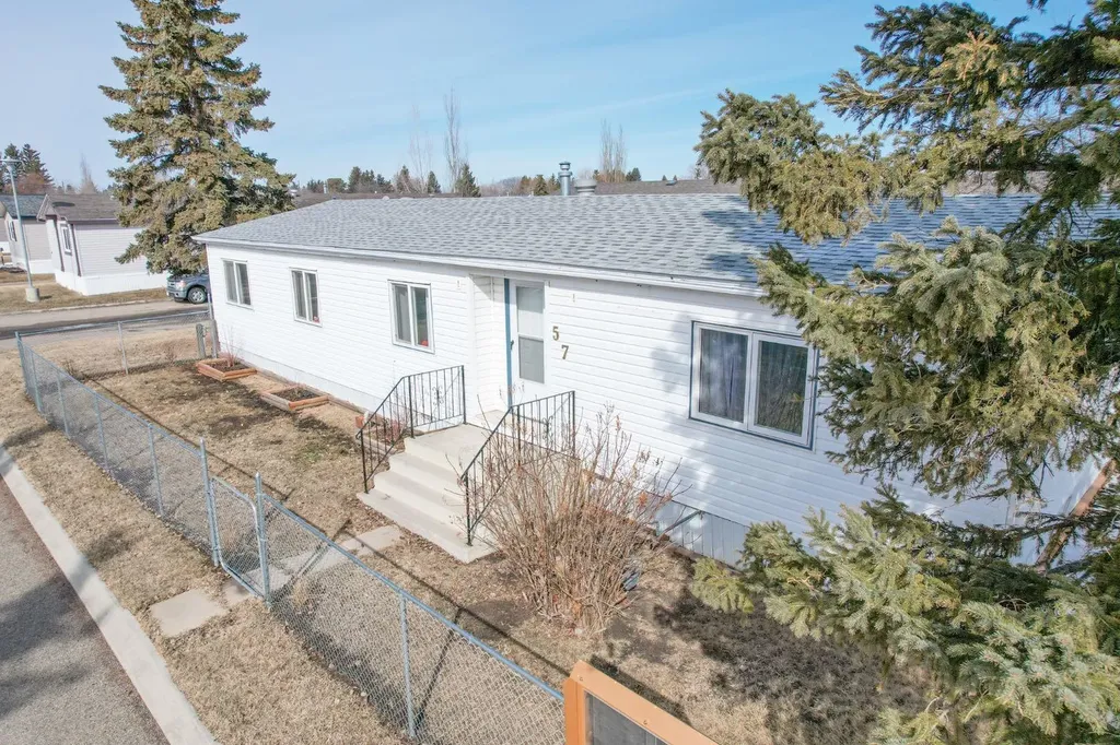 4202 45 Street Wetaskiwin AB T9A 2L3