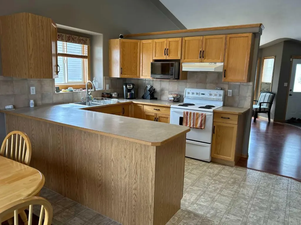 12 Pleasant Park Court W Brooks AB T1R 1H3