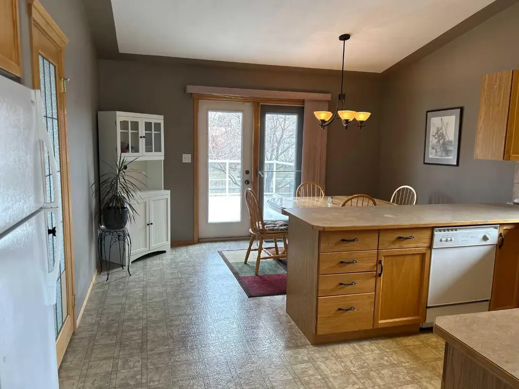 12 Pleasant Park Court W Brooks AB T1R 1H3