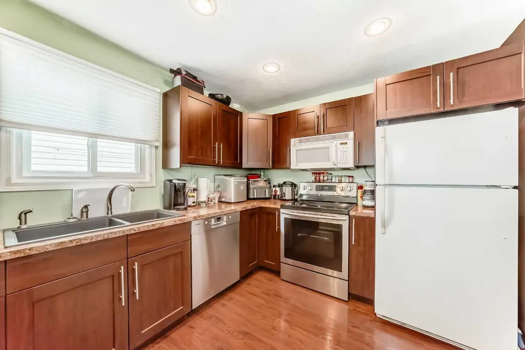 36 Castleglen Way NE Calgary AB T3J 1T3