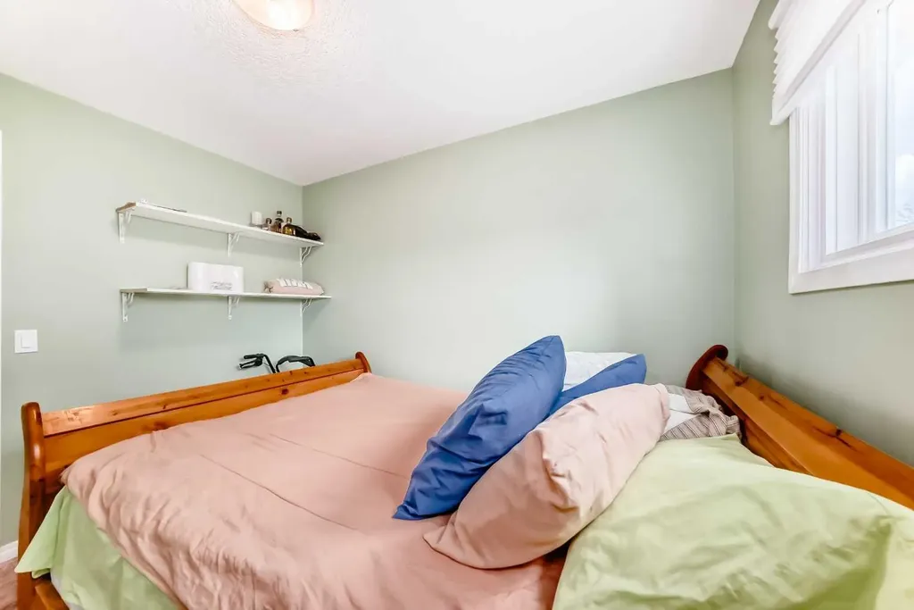36 Castleglen Way NE Calgary AB T3J 1T3