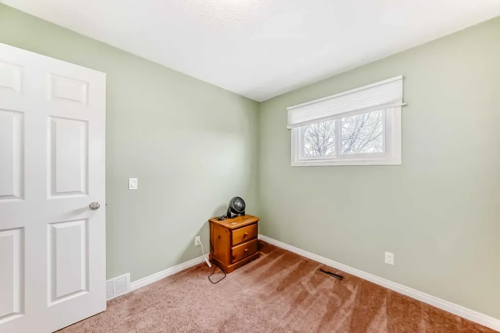 36 Castleglen Way NE Calgary AB T3J 1T3