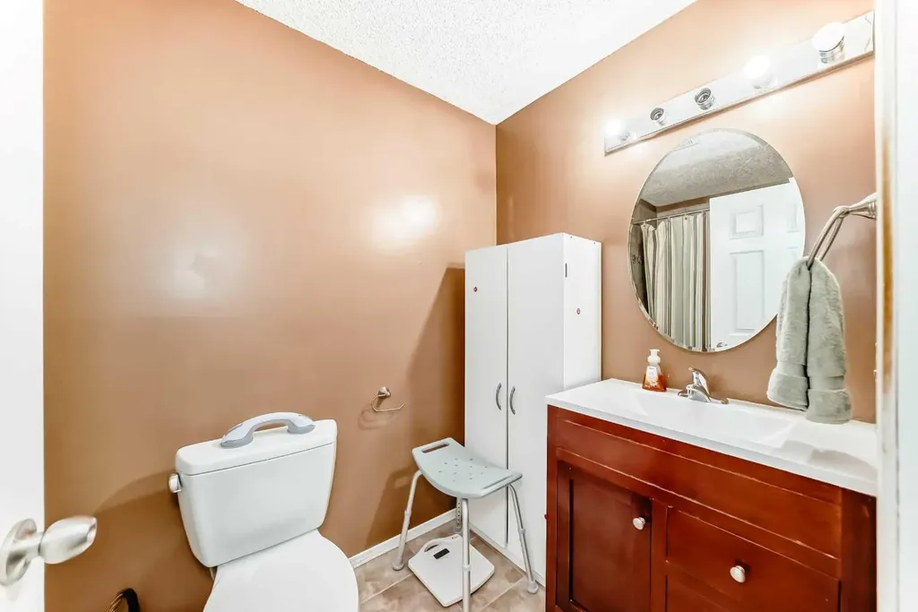 36 Castleglen Way NE Calgary AB T3J 1T3