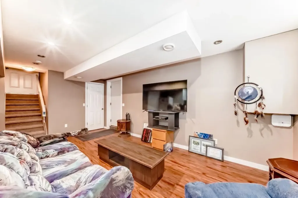 36 Castleglen Way NE Calgary AB T3J 1T3